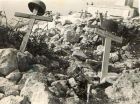 miniatura Szczyt Monte Cassino zaraz po bitwie - 1944 r. w tle żołnierze z oddziału S. Świdrak